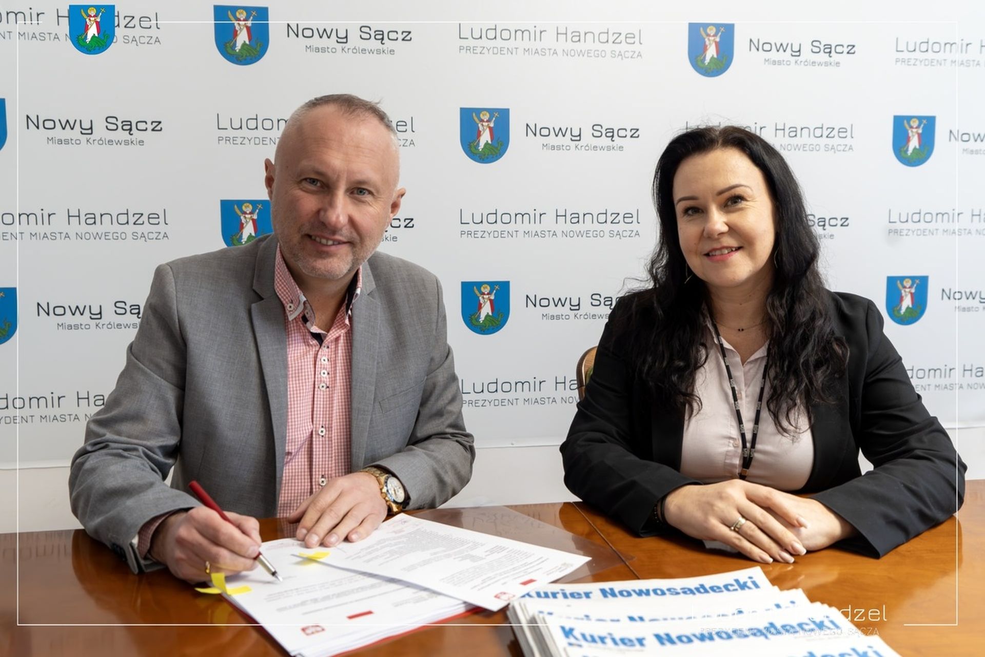 Prezydent Ludomir Handzel wraz z dyr. Martą Poremba