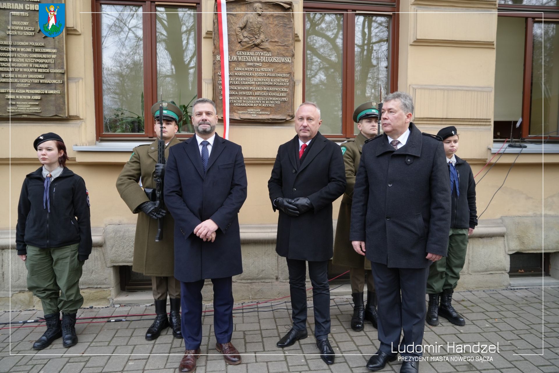 Odsłonięcie tablicy pamiątkowej na budynku I LO