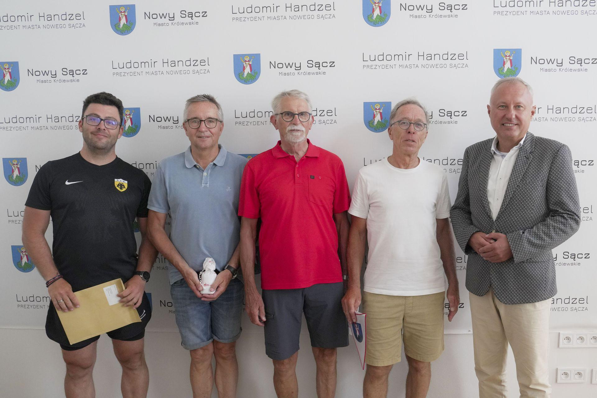 Prezydent  rowerzystami z Niemic